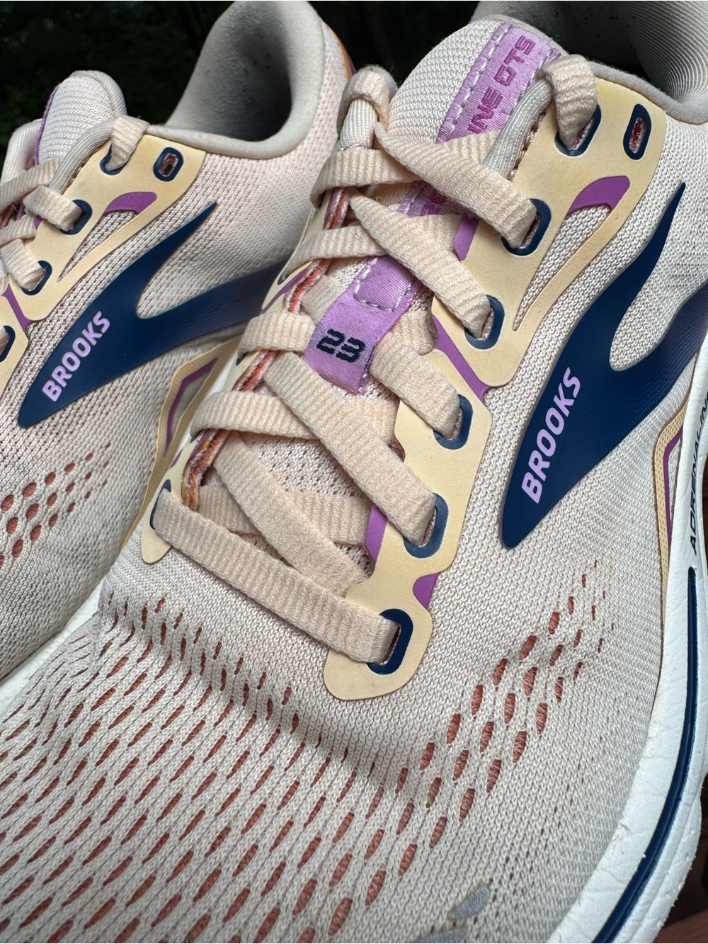 Brooks Adrenaline GTS 23 Women’s Running Shoes Size 7.5 apricot estate blue - Picture 8 of 10